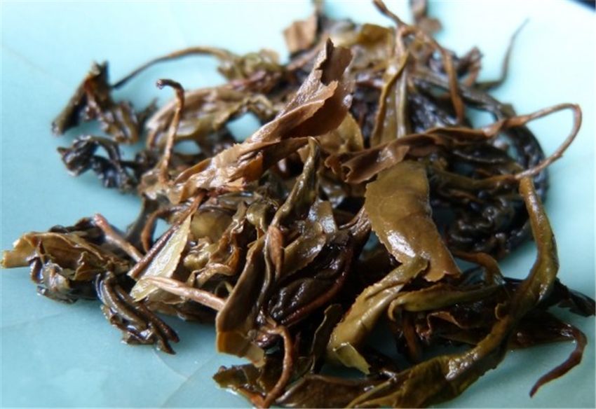 隔夜茶除了倒掉还有何妙用？实在没想到，用处还不少