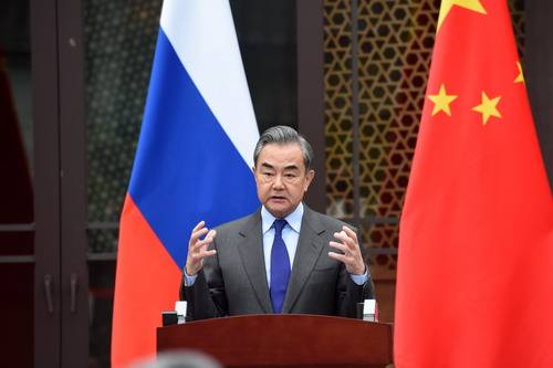 王毅回击所谓疫苗外交：有些大国自私自利，我们兼济天下