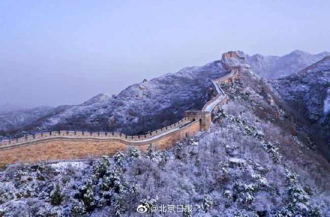 壮观！八达岭长城雪后大片如水墨丹青