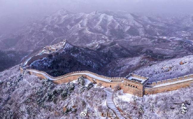 壮观！八达岭长城雪后大片如水墨丹青