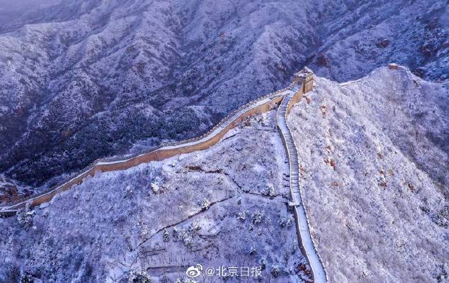 壮观！八达岭长城雪后大片如水墨丹青