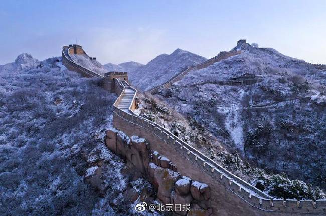 壮观！八达岭长城雪后大片如水墨丹青