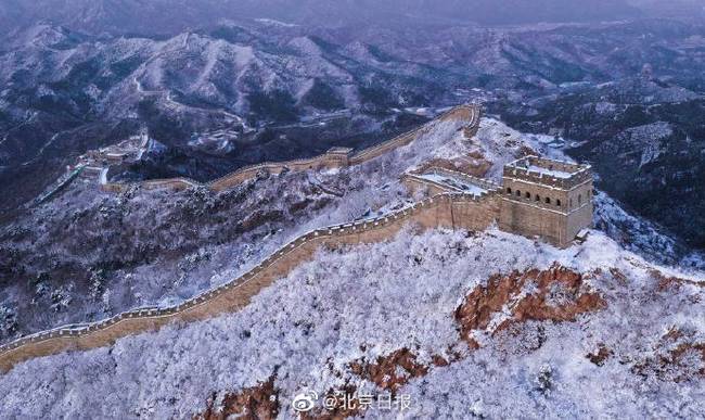 壮观！八达岭长城雪后大片如水墨丹青