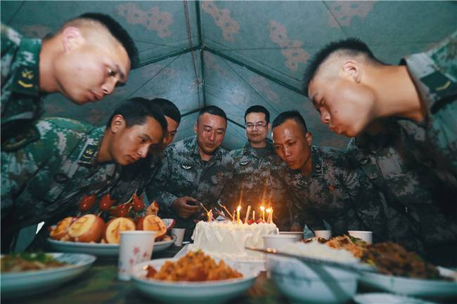 军营有一种温暖与感动叫“集体生日”