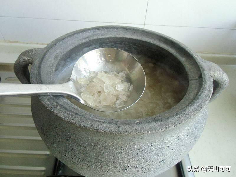 银耳怎样才能煮的很黏稠？是用凉水泡发好还是热水泡发？
