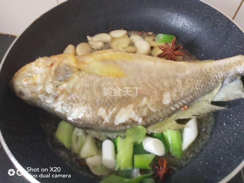 大厨教你炖黄花鱼，去腥又好吃，连盘子都要舔干净！