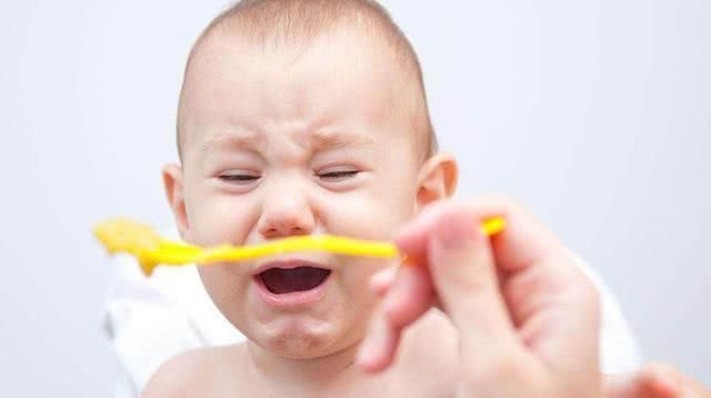4个宝宝可以吃辅食吗?3款4个月大宝宝辅食推荐,简单易学
