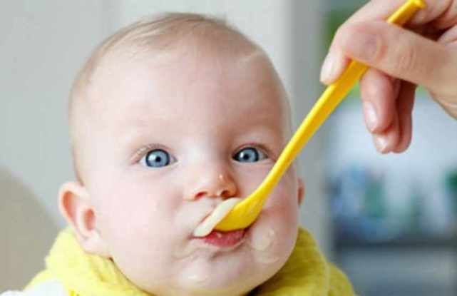 4个宝宝可以吃辅食吗?3款4个月大宝宝辅食推荐,简单易学