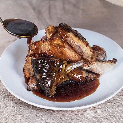 酱汁三文鱼头的做法