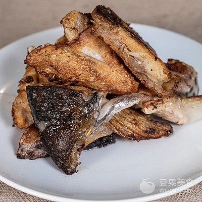 酱汁三文鱼头的做法