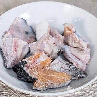 酱汁三文鱼头的做法